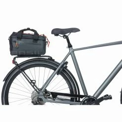 BASIL Miles Tarpaulin MIK Gepäckträgertasche - Robust & Vielseitig für Fahrräder -E-Bikes Verkaufsgeschäft basil miles tarpaulin mik gepaecktraegertasche 2022 312166 g