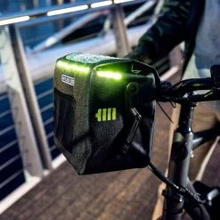 Ortlieb E-Glow Lenkertasche - Wasserdichte Fahrradtasche für Lenker mit integriertem LED-Licht 8 Ortlieb E-Glow Lenkertasche - Wasserdichte Fahrradtasche für Lenker mit integriertem LED-Licht -E-Bikes Verkaufsgeschäft ortlieb e glow lenkertasche 2021 p 305177 l