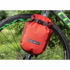 Ortlieb Fork-Pack Plus Bikepacking-Gabeltasche (4,1 L) – Wasserdichte Fahrradtasche für Abenteuer -E-Bikes Verkaufsgeschäft ortlieb fork pack plus bikepacking gabeltasche rot 2021 307909 c