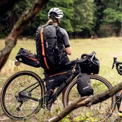 Ortlieb Frame-Pack 6 L Bikepacking-Rahmentasche - Wasserdichte Rahmentasche für Fahrräder -E-Bikes Verkaufsgeschäft ortlieb frame pack 6 l bikepacking rahmentasche 2020 306654 h