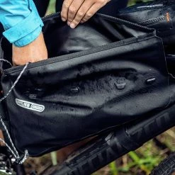 Ortlieb Frame-Pack RC Rahmentasche - Wasserdichte Fahrradrahmentasche für Touren und Pendler 5 Ortlieb Frame-Pack RC Rahmentasche - Wasserdichte Fahrradrahmentasche für Touren und Pendler -E-Bikes Verkaufsgeschäft ortlieb frame pack rc rahmentasche 2021 p 307548 3