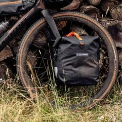 Ortlieb Gravel-Pack Bikepacking-Taschen Vorderrad (Paar) - wasserdichte Fahrradtaschen für Abenteuer 12 Ortlieb Gravel-Pack Bikepacking-Taschen Vorderrad (Paar) - wasserdichte Fahrradtaschen für Abenteuer -E-Bikes Verkaufsgeschäft ortlieb gravel pack fahrrad packtasche vorderrad 2022 306645 f