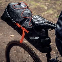 Ortlieb Seat-Pack 16,5 L Bikepacking-Satteltasche - Wasserdichte Fahrradtasche für Abenteuer -E-Bikes Verkaufsgeschäft ortlieb seat pack 16 5 l bikepacking satteltasche 2020 306652 e