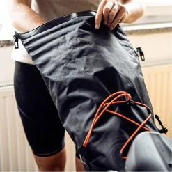 Ortlieb Seat-Pack 11 L Bikepacking-Satteltasche – Wasserdichte Fahrradtasche für Abenteuer -E-Bikes Verkaufsgeschäft ortlieb seat pack 16 5 l bikepacking satteltasche 2022 306651 f